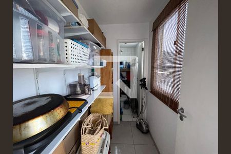 Apartamento à venda com 220m², 3 quartos e 2 vagasQuarto e banheiro de serviço