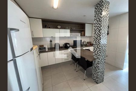 Apartamento à venda com 220m², 3 quartos e 2 vagasCozinha