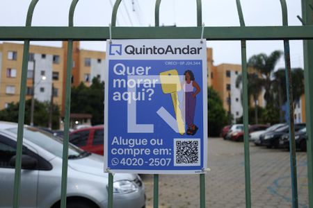 Apartamento à venda com 44m², 2 quartos e 1 vagaPlaca instalada na grade da fachada do condomínio