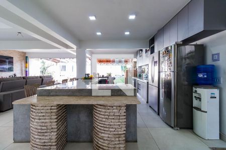 Casa à venda com 575m², 4 quartos e 11 vagasCozinha