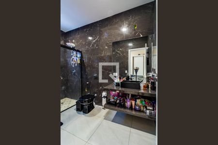 Casa à venda com 575m², 4 quartos e 11 vagasBanheiro 4