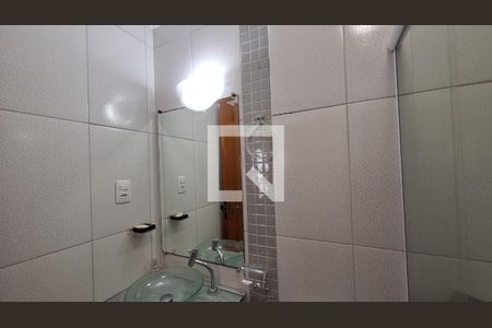 Apartamento para alugar com 69m², 2 quartos e 1 vaga Apartamento para alugar com 69m², 2 quartos e 1 vagaBanheiro social