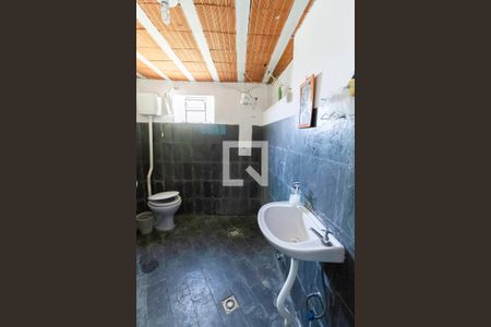 Casa à venda com 203m², 2 quartos e 4 vagasEdícula 1 - Banheiro socia