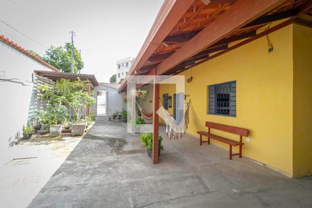 Casa à venda com 203m², 2 quartos e 4 vagasEntrada