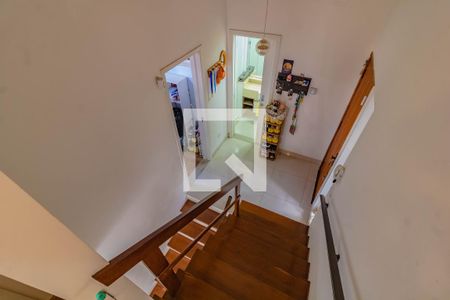 Casa à venda com 160m², 3 quartos e 3 vagasEscada