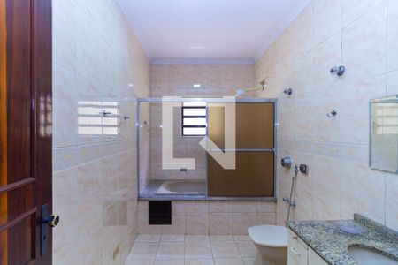 Casa para alugar com 264m², 3 quartos e 6 vagasBanheiro da Suíte 1