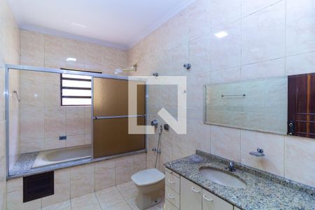 Casa para alugar com 264m², 3 quartos e 6 vagasBanheiro da Suíte 1