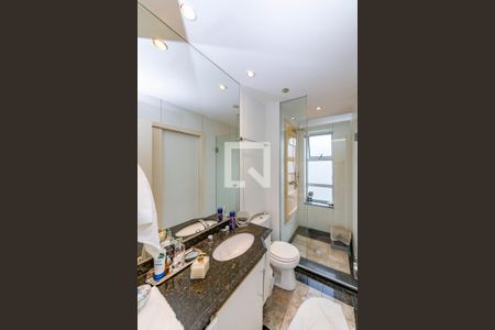 Apartamento à venda com 176m², 3 quartos e 3 vagas Apartamento à venda com 176m², 3 quartos e 3 vagasBanheiro Social