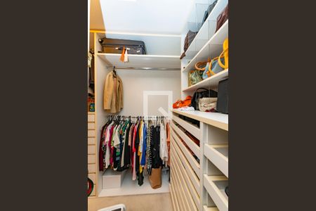 Apartamento à venda com 176m², 3 quartos e 3 vagas Apartamento à venda com 176m², 3 quartos e 3 vagasCloset da suíte