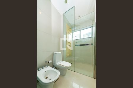 Apartamento à venda com 176m², 3 quartos e 3 vagas Apartamento à venda com 176m², 3 quartos e 3 vagasBanheiro da Suíte