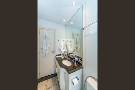 Apartamento à venda com 176m², 3 quartos e 3 vagas Apartamento à venda com 176m², 3 quartos e 3 vagasBanheiro Social