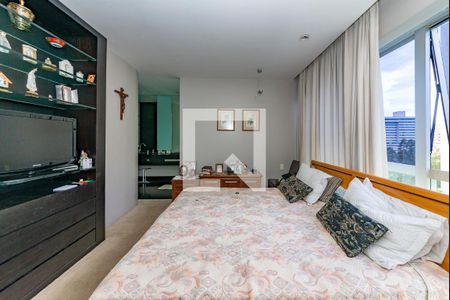 Apartamento à venda com 176m², 3 quartos e 3 vagas Apartamento à venda com 176m², 3 quartos e 3 vagasSuíte