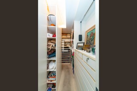 Apartamento à venda com 176m², 3 quartos e 3 vagas Apartamento à venda com 176m², 3 quartos e 3 vagasCloset da suíte