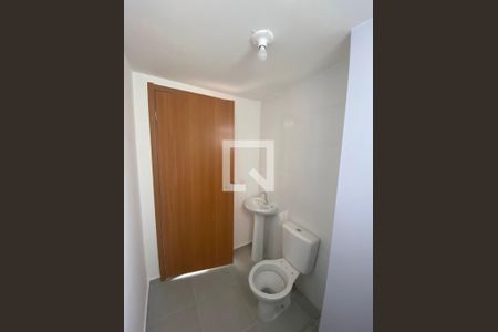 Banheiro de apartamento à venda com 2 quartos, 48m² em Chácaras Califórnia, Contagem