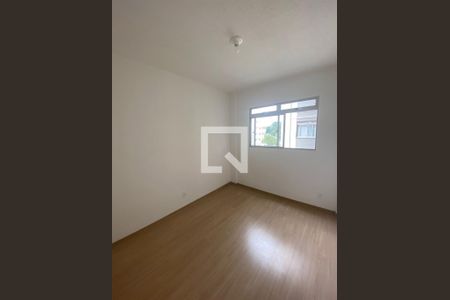 Quarto de apartamento à venda com 2 quartos, 48m² em Chácaras Califórnia, Contagem