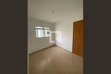 Quarto de apartamento à venda com 2 quartos, 48m² em Chácaras Califórnia, Contagem