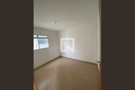 Quarto de apartamento à venda com 2 quartos, 48m² em Chácaras Califórnia, Contagem