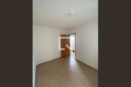 Quarto de apartamento à venda com 2 quartos, 48m² em Chácaras Califórnia, Contagem