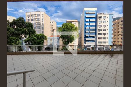 Apartamento à venda com 127m², 3 quartos e 2 vagas Apartamento à venda com 127m², 3 quartos e 2 vagasÁrea comum - Playground