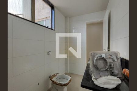 Apartamento à venda com 127m², 3 quartos e 2 vagas Apartamento à venda com 127m², 3 quartos e 2 vagasBanheiro Corredor