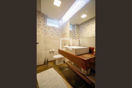 Casa à venda com 482m², 4 quartos e 5 vagas Casa à venda com 482m², 4 quartos e 5 vagasLavabo