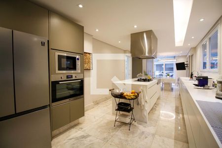 Casa à venda com 482m², 4 quartos e 5 vagas Casa à venda com 482m², 4 quartos e 5 vagasCozinha