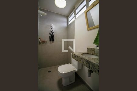 Casa à venda com 482m², 4 quartos e 5 vagas Casa à venda com 482m², 4 quartos e 5 vagasBanheiro de Serviço