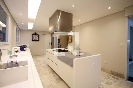 Casa à venda com 482m², 4 quartos e 5 vagas Casa à venda com 482m², 4 quartos e 5 vagasCozinha