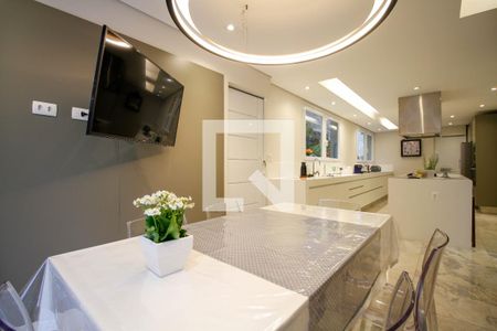 Casa à venda com 482m², 4 quartos e 5 vagas Casa à venda com 482m², 4 quartos e 5 vagasCopa