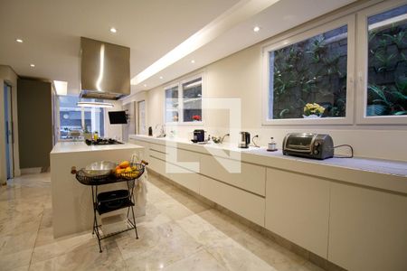 Casa à venda com 482m², 4 quartos e 5 vagas Casa à venda com 482m², 4 quartos e 5 vagasCozinha