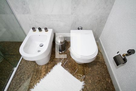 Casa à venda com 482m², 4 quartos e 5 vagas Casa à venda com 482m², 4 quartos e 5 vagasBanheiro da Suíte 4