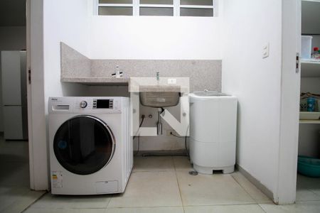 Casa à venda com 482m², 4 quartos e 5 vagas Casa à venda com 482m², 4 quartos e 5 vagasÁrea de Serviço