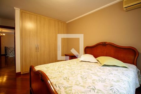 Casa à venda com 482m², 4 quartos e 5 vagas Casa à venda com 482m², 4 quartos e 5 vagasSuíte 2