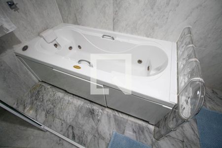 Casa à venda com 482m², 4 quartos e 5 vagas Casa à venda com 482m², 4 quartos e 5 vagasBanheiro da Suíte 1