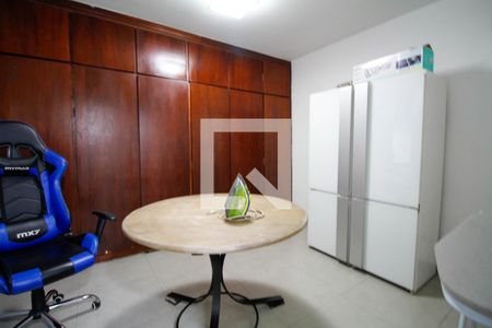 Casa à venda com 482m², 4 quartos e 5 vagas Casa à venda com 482m², 4 quartos e 5 vagasQuarto de Serviço