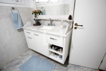 Casa à venda com 482m², 4 quartos e 5 vagas Casa à venda com 482m², 4 quartos e 5 vagasBanheiro da Suíte 1