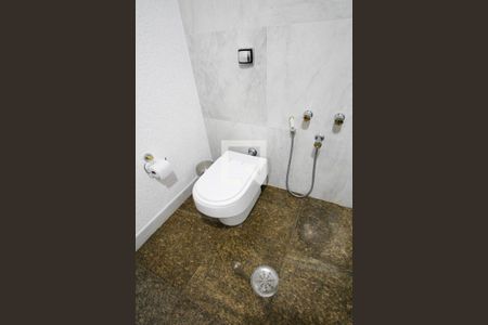 Casa à venda com 482m², 4 quartos e 5 vagas Casa à venda com 482m², 4 quartos e 5 vagasBanheiro da Suíte 2