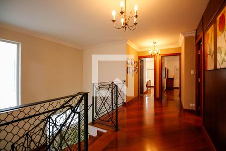 Casa à venda com 482m², 4 quartos e 5 vagas Casa à venda com 482m², 4 quartos e 5 vagasHall das Suítes e Sala de Tv