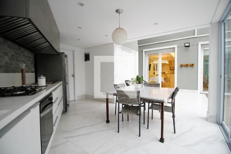 Casa à venda com 482m², 4 quartos e 5 vagas Casa à venda com 482m², 4 quartos e 5 vagasEspaço Gourmet