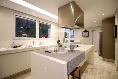 Casa à venda com 482m², 4 quartos e 5 vagas Casa à venda com 482m², 4 quartos e 5 vagasCozinha