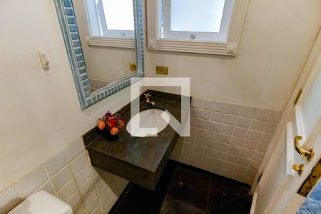 Casa à venda com 650m², 4 quartos e 6 vagasBanheiro - Área comum