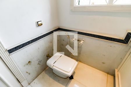 Casa à venda com 650m², 4 quartos e 6 vagasBanheiro da Suíte 4