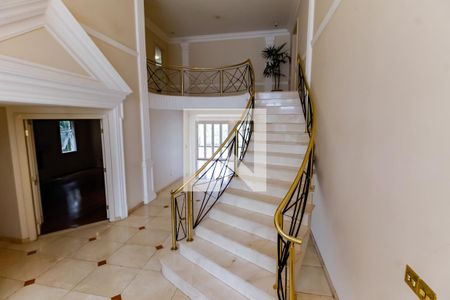 Casa à venda com 650m², 4 quartos e 6 vagasEscada acesso Suítes