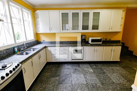 Casa à venda com 650m², 4 quartos e 6 vagasCozinha - Armários