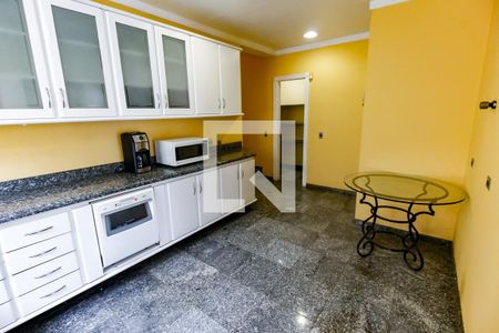 Casa à venda com 650m², 4 quartos e 6 vagasCozinha - Armários