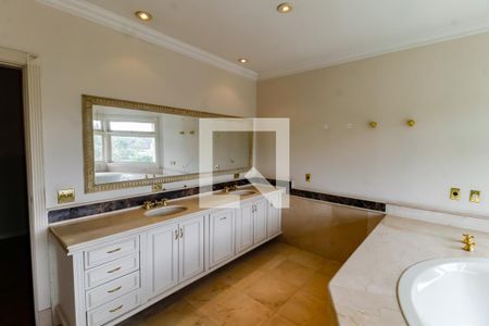 Casa à venda com 650m², 4 quartos e 6 vagasBanheiro da Suíte 1