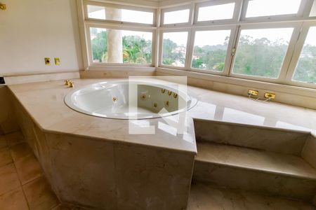 Casa à venda com 650m², 4 quartos e 6 vagasBanheiro da Suíte 1 - Banheira