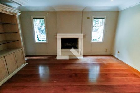 Casa à venda com 650m², 4 quartos e 6 vagasSala 3 - detalhes (Lareira)