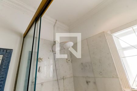 Casa à venda com 650m², 4 quartos e 6 vagasBanheiro da Suíte 2 - chuveiro