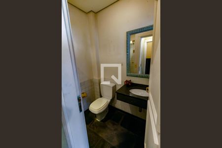 Casa à venda com 650m², 4 quartos e 6 vagasBanheiro - Área comum